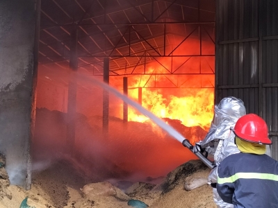 Tiền tỉ đi theo 